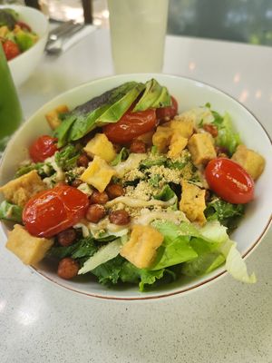 Ensalada césar at Let it V - plant based in Buenos Aires