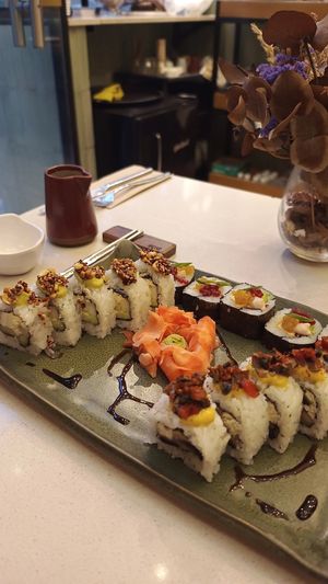 Vegan sushi at Let it V - plant based in Buenos Aires
