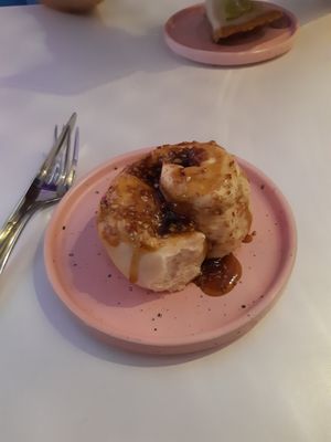 Cinnamon roll at Bangkok City Diner in Bangkok