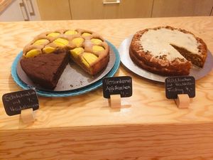 Appel cake, chocolate cake and carrot cake with "cream cheese frosting" at Valea in Regensburg