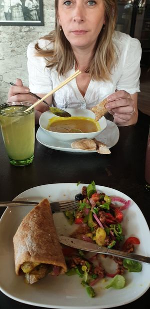 Roti rol, linzensoep en homemade limonade at Yemaya's Vegan Corner in Amsterdam