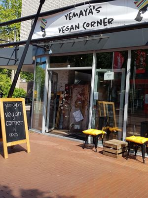 Nice vibe, nearby metrostation at Yemaya's Vegan Corner in Amsterdam