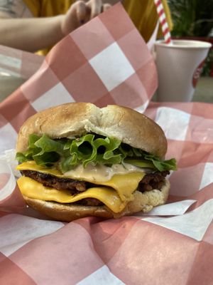 Hamburguesa de beyond   at Goy's Plant-Based Burgers - Álvaro Obregón in Mexico City