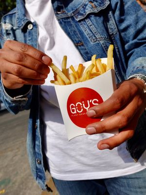 ¿Hay algo más irresistible que unas papas francesas calientes y crujientes? Las Goyo Fríes son perfectas para compartir o disfrutar en solitario. 😋🍟 at Goy's Plant-Based Burgers - Álvaro Obregón in Mexico City