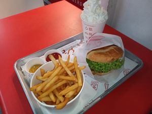 Lo tienes que probar 😉 at Goy's Plant-Based Burgers - Álvaro Obregón in Mexico City