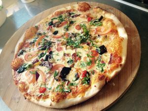 Home made 00 pizza, cheese and super tasty and cheap at The Red Lion in Bristol