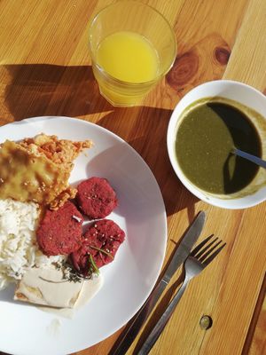 Os famosos happy cow burgers! at Impact House in Lisbon