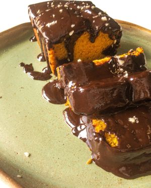 Bolo de cenoura com calda de chocolate. at Vila Tropical in Belo Horizonte