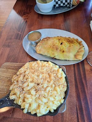 Vegan mac and vindaloo pastie at Tommyknocker's in Port Townsend