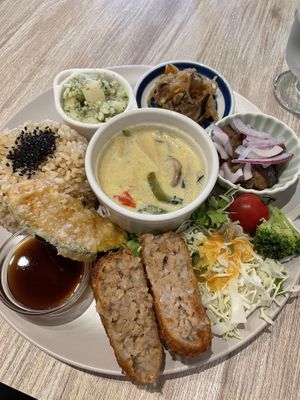Veggie lunch plate  at Fete le Marche in Kawasaki