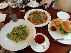 Pesto pasta, basic pizza and chik'n burger, yummyy at Mahina Vegan Table in Seoul