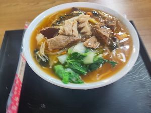 Thick noodels at Shàng Pǐn Shū Shí 尚品蔬食 in New Taipei City