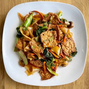 pad see ew, made vegan with no egg & vegan chik'n as protein choice at Lucky Thai in Murfreesboro