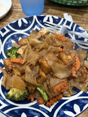 Pad see ew  at Lucky Thai in Murfreesboro