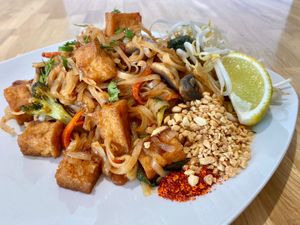 pad thai with tofu at Lucky Thai in Murfreesboro