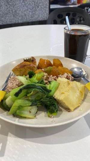   at Tradehub 21 Kimly Food Court - Vegetarian Stall in West Singapore