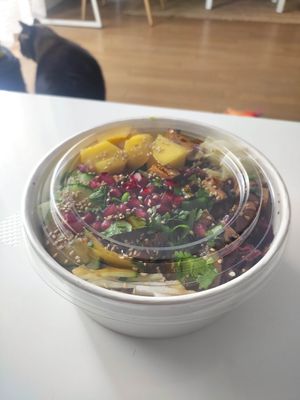  at Mama Hilo in Clichy