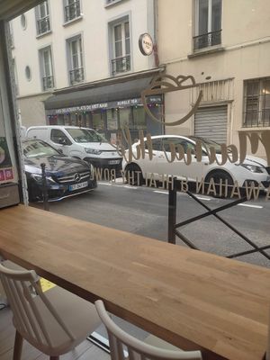  at Mama Hilo in Clichy