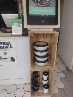  at Mama Hilo in Clichy