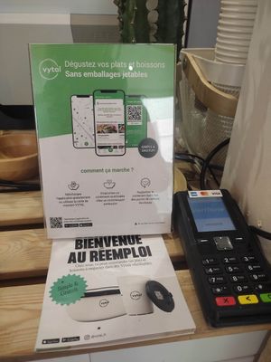  at Mama Hilo in Clichy