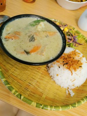 Green curry at Sove in Central Singapore