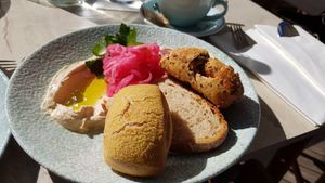 Hummusbrot at Green Foods in Seebruck