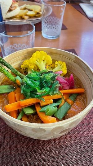 Arroz con verduras al curry, plato vegano at Tatapas Gastroteka in Hondarribia
