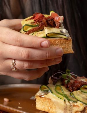 Focaccia de calabacino tomate fresco, seco y ajoblanco  at Tatapas Gastroteka in Hondarribia