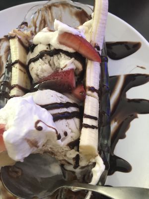 Banana split at Kale My Name in Chicago