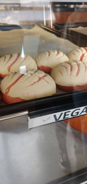  at Winstar Donuts in Lynwood