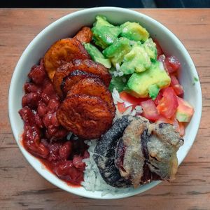 Vegan Bowl (Jueves) 🍄 at Dulcinea Café Vintage in Cali