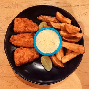 Fish and chips Vegan 🍟💙 at Dulcinea Café Vintage in Cali