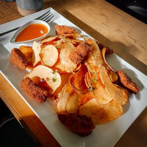 Papas con Nuggets de soya 🥔🌱 at Dulcinea Café Vintage in Cali