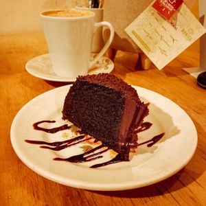 Torta de chocolate 🍫🍰 at Dulcinea Café Vintage in Cali