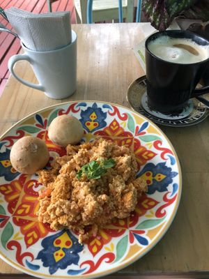 Scrambled tofu and cappuccino   at Dulcinea Café Vintage in Cali