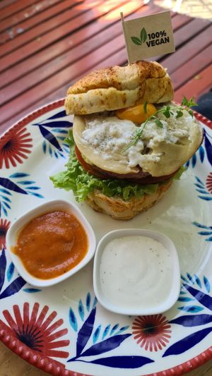 Beyond meat burger with a vegan egg at Dulcinea Café Vintage in Cali