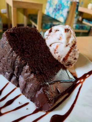  at Dulcinea Café Vintage in Cali