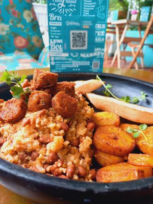  at Dulcinea Café Vintage in Cali