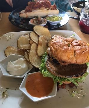sándwich de berenjena apanadas, hecho con pan de levadura madre, acompañada de papas y salsas de la casa.  at Dulcinea Café Vintage in Cali