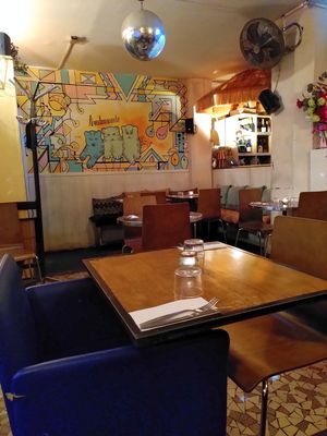 Eat-in space at L'Embuscade in Paris