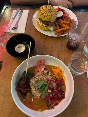  at L'Embuscade in Paris