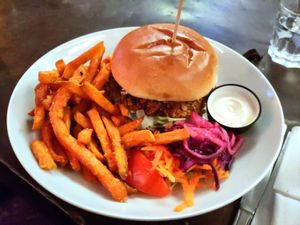 Burger at L'Embuscade in Paris