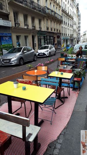 Exterior seats at L'Embuscade in Paris