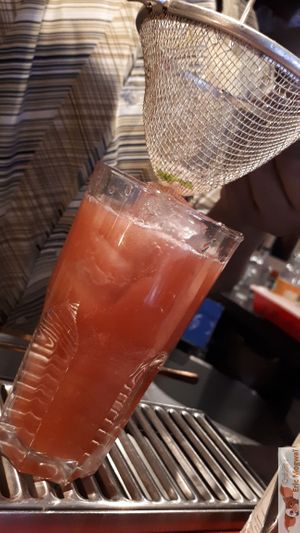 Rhum preparation at L'Embuscade in Paris