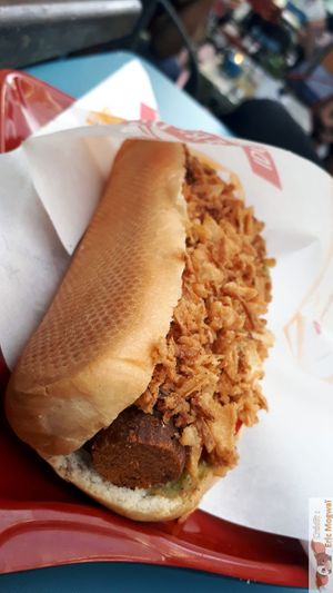 Hot dog at L'Embuscade in Paris