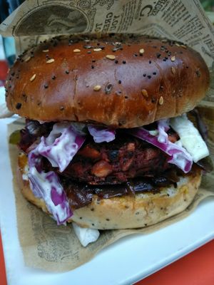 Burger vegan at L'Embuscade in Paris