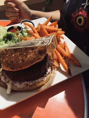 Burger at L'Embuscade in Paris