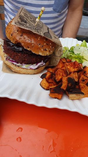 Jackfruit burger with sweet potato at L'Embuscade in Paris