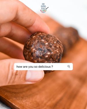 VEGAN PROTEIN BALLS composed of : Roasted Cashew, Date, Oatmeal, Walnut, Dark Chocolate 70%, Isolate Soya protein, Cinamon, Ginger .
These are available in most gyms around Bali at Fit Bowl Bali in Kuta