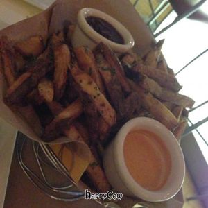 fries with vegan chipotle dip at Karyn's on Green in Chicago